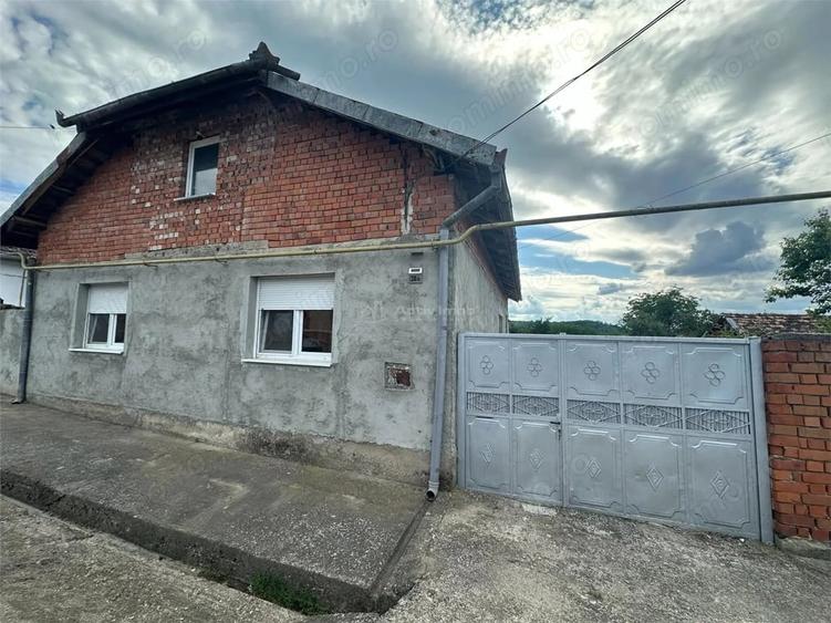 Casă cu Teren 1438 Mp în Central