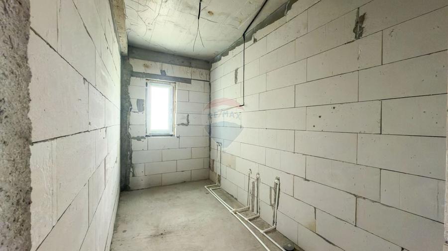 Casă individuală cu 4 camere cu Teren 1007 Mp în Sud