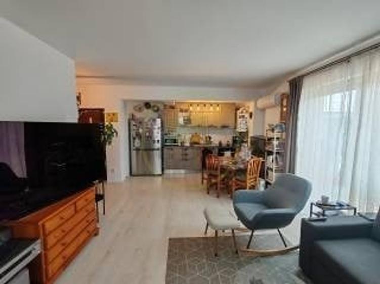 Penthouse cu 3 camere decomandat, mobilat în Turnișor