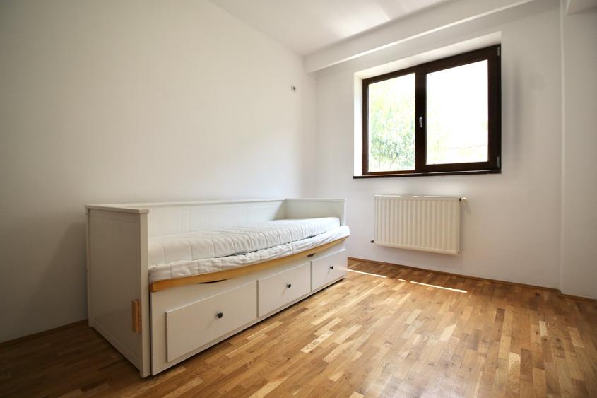 Apartament cu 4 camere decomandat, mobilat în Prelungirea Ghencea