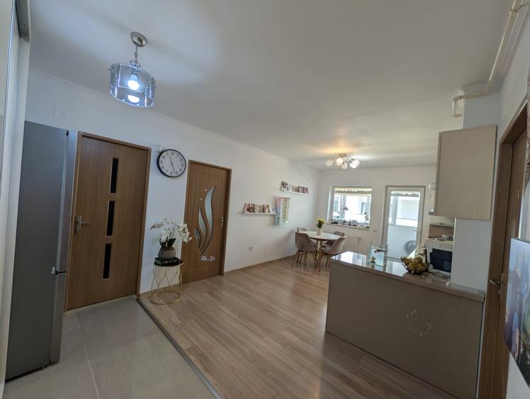 Apartament 3 camere, etaj 1, 58 mp + balcon 9 mp | Str. Eroilor - 8