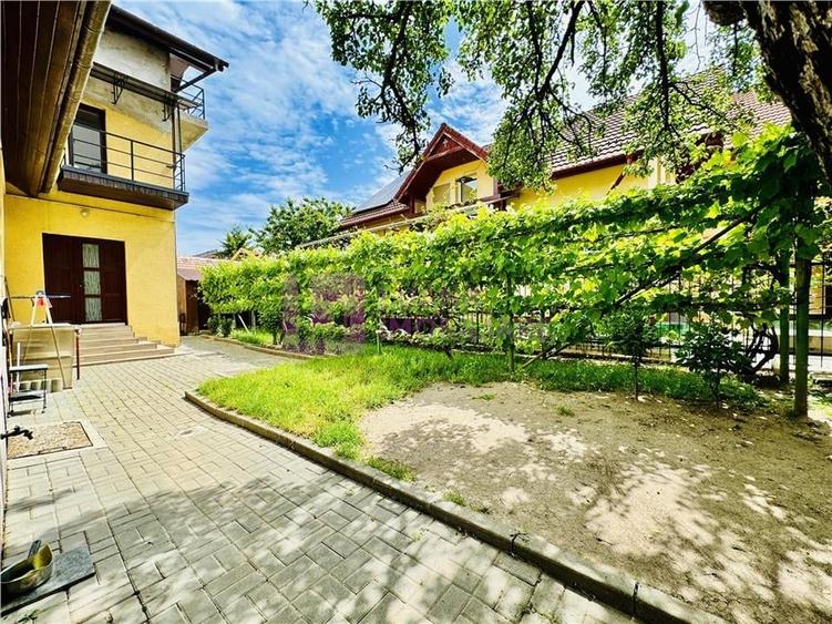 Casă individuală cu 8 camere cu Piscina în Calea Poplăcii