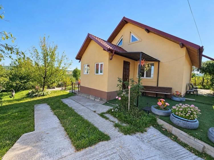 Casă individuală cu 4 camere cu Teren 1000 Mp în Central
