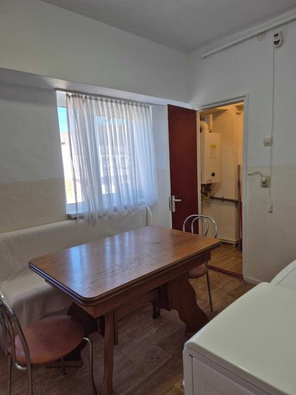 Apartament cu 2 camere semidecomandat în Centrul Civic