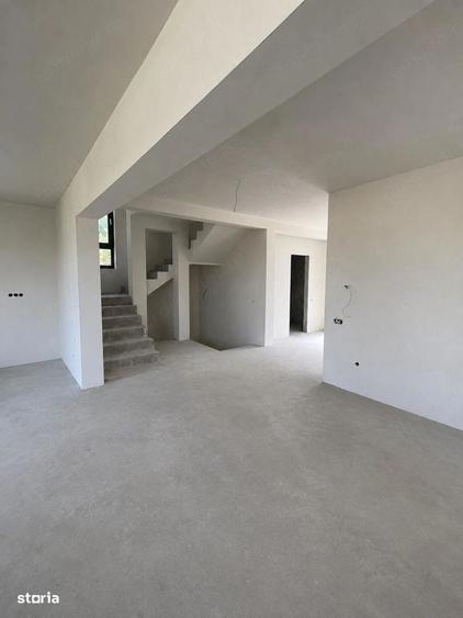 Casă cu 4 camere în Sânnicoară