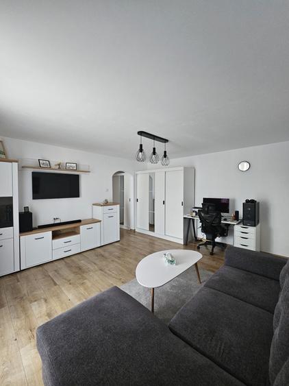 Apartament cu 2 camere semidecomandat în Micro 11