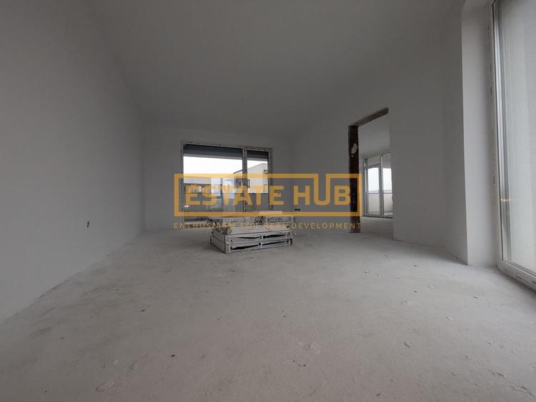 Apartament cu 3 camere semidecomandat în Între Lacuri