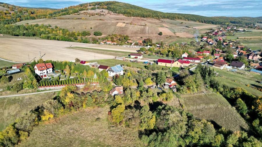 Teren Construcții intravilan de 2825 mp, în Vâlcele