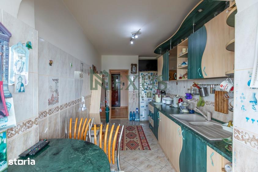 Apartament cu 3 camere decomandat în Cornișa