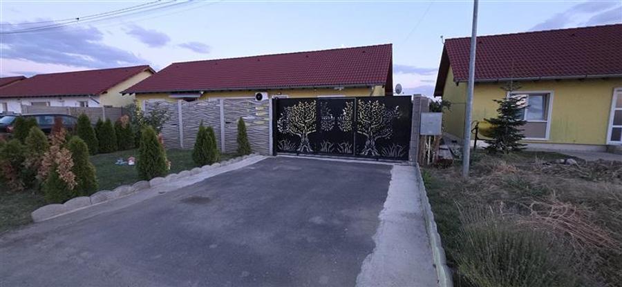 Duplex cu 3 camere cu Teren 250 Mp în Bucovăț (Remetea Mare)