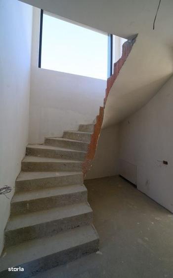 Casă cu 4 camere în Stana
