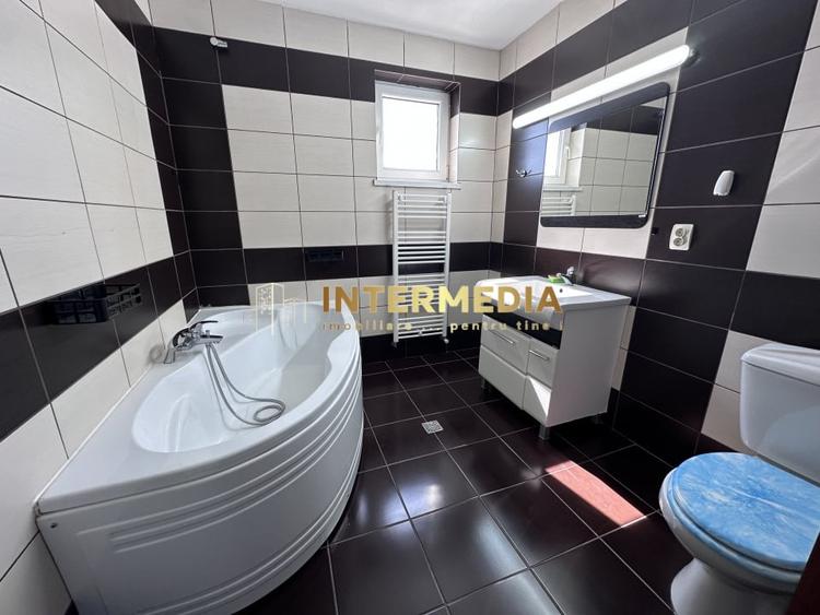 Apartament cu 3 camere decomandat, mobilat în Cetate