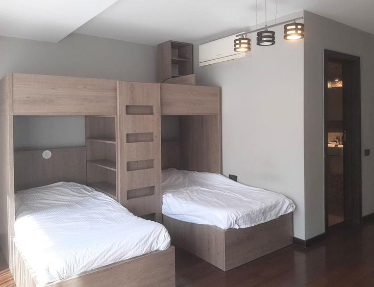 Casă individuală cu 5 camere cu Canalizare în Noua