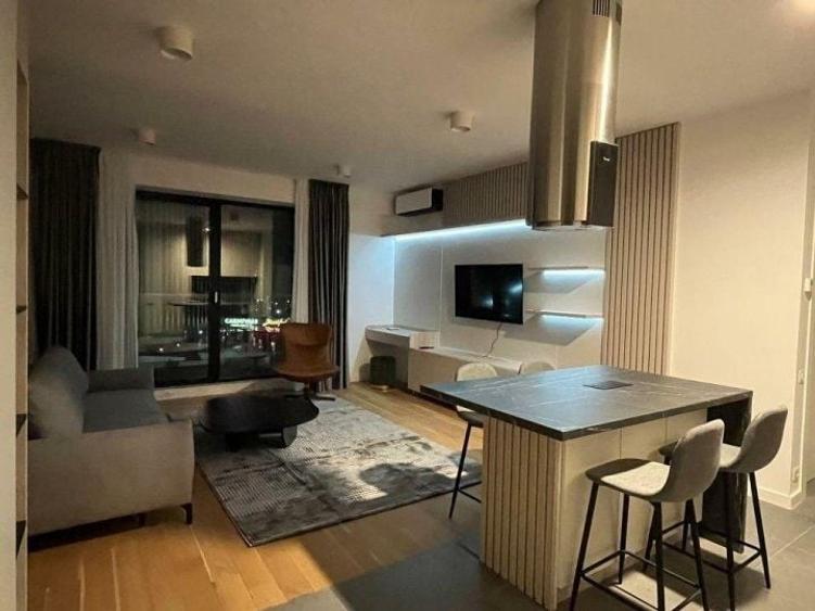 Apartament cu 2 camere semidecomandat, mobilat în Timpuri Noi