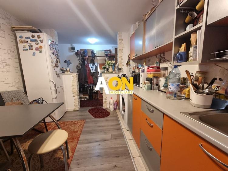 Apartament cu 2 camere semidecomandat, mobilat în Cetate