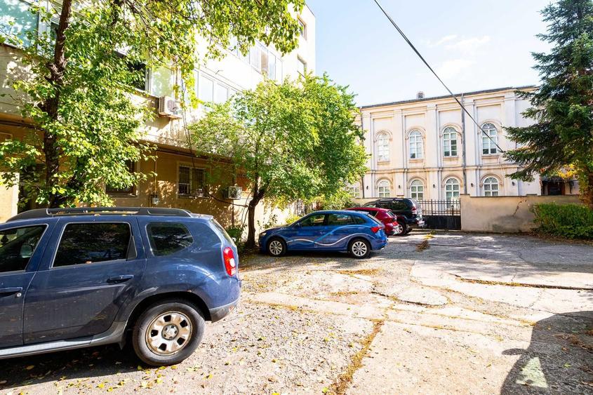 Apartament cu 3 camere decomandat, mobilat în Ultracentral