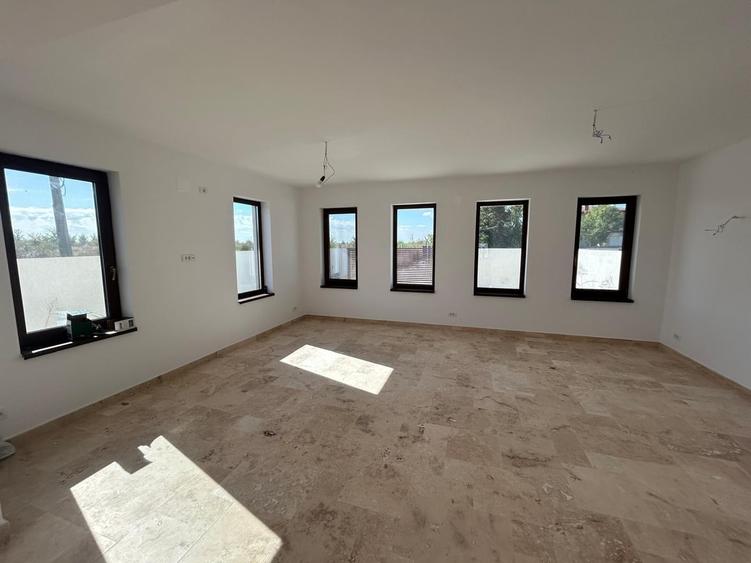 Casă cu 4 camere cu Teren 301 Mp în Corbeanca