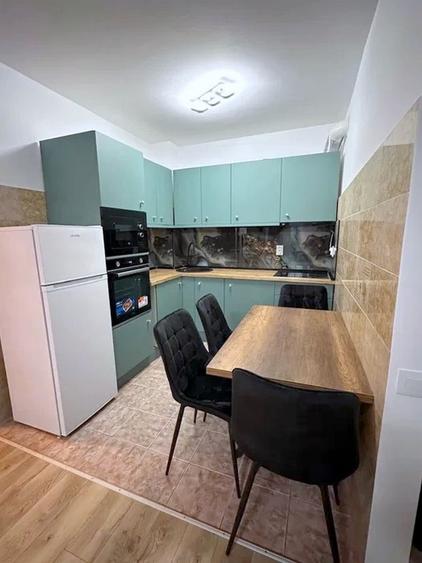 Apartament cu 3 camere semidecomandat în Mărăști