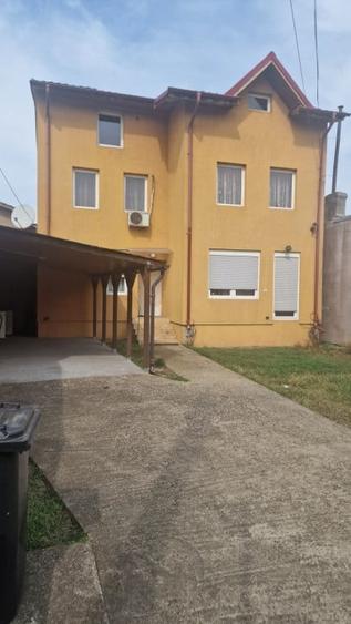 Casă individuală cu 5 camere cu Canalizare în Roșu