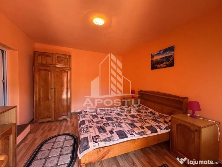 Casă cu 8 camere cu Teren 700 Mp în Sălașu de Jos