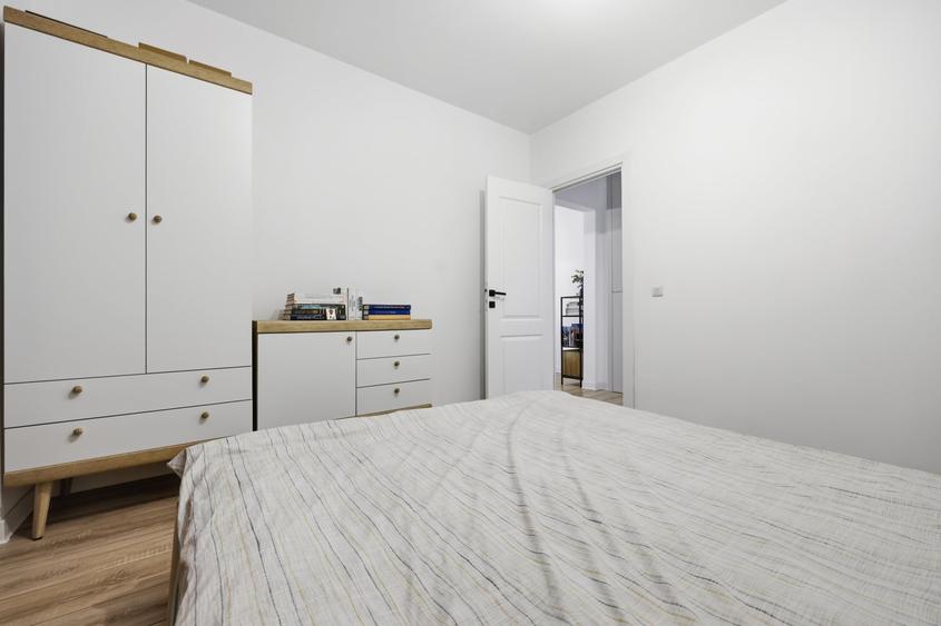 Apartament cu 2 camere semidecomandat, mobilat în 1 Mai