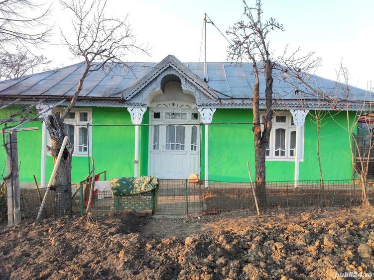 Casă cu 5 camere în Stoișești