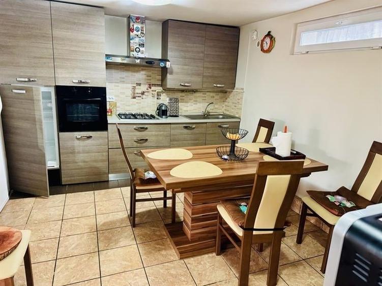 Casă individuală cu 4 camere cu Teren 400 Mp în Podari