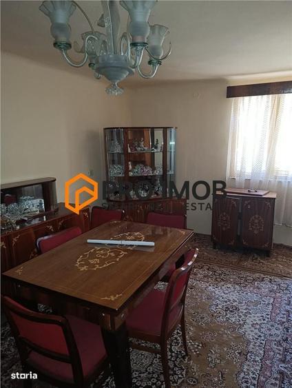 Casă cu 4 camere semidecomandat în Merei