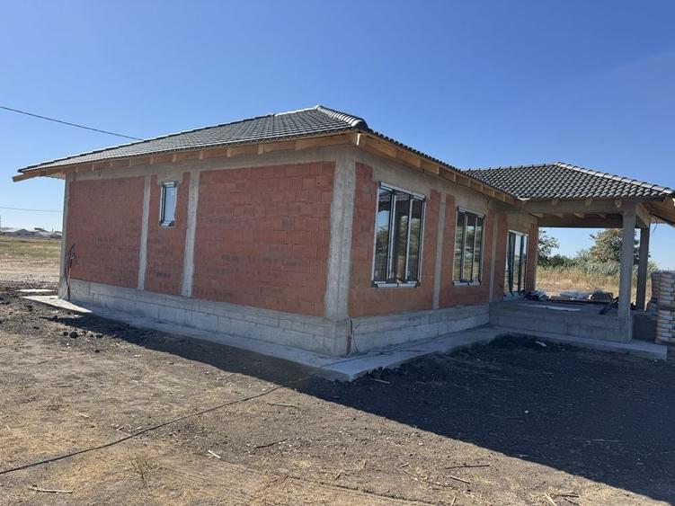 Casă cu 3 camere în Sântandrei