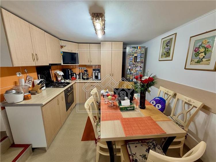 Duplex cu 6 camere cu Canalizare în Terezian