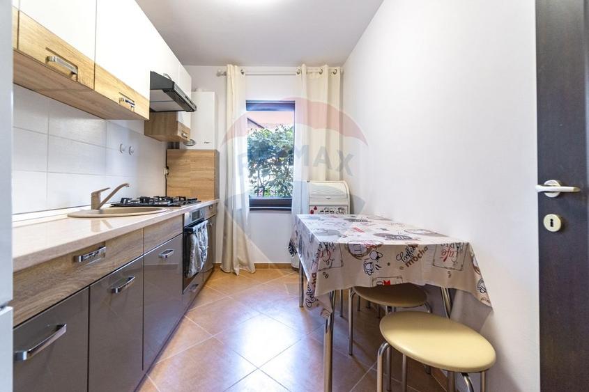 Apartament cu 2 camere decomandat în Tractorul