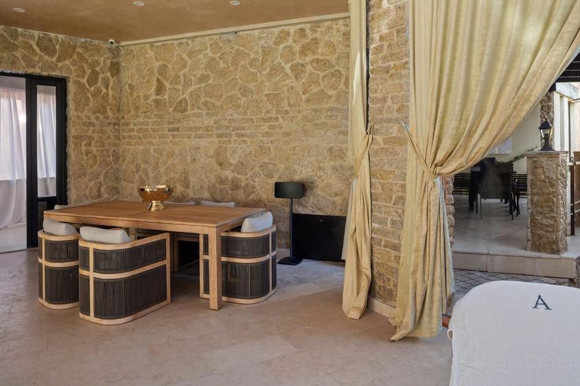 Casă individuală cu 10 camere cu Canalizare în Bran