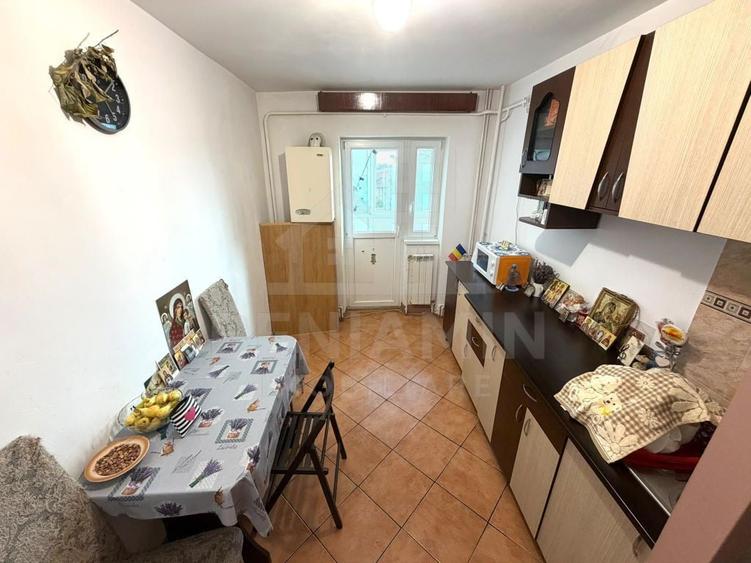 Apartament cu 3 camere decomandat în Central