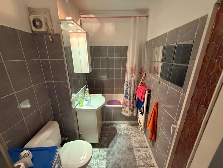Apartament cu 3 camere semidecomandat, mobilat în Cetate