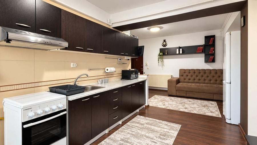 Apartament cu 3 camere decomandat în Letea