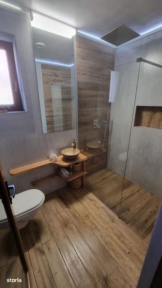 Casă cu 4 camere cu Teren 175 Mp în Central