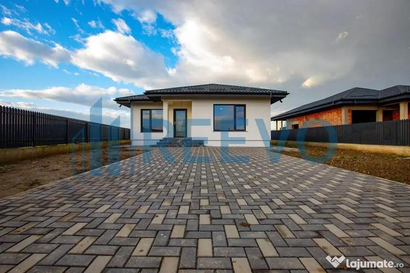 Casă cu 3 camere cu Teren 495 Mp în Lilieci