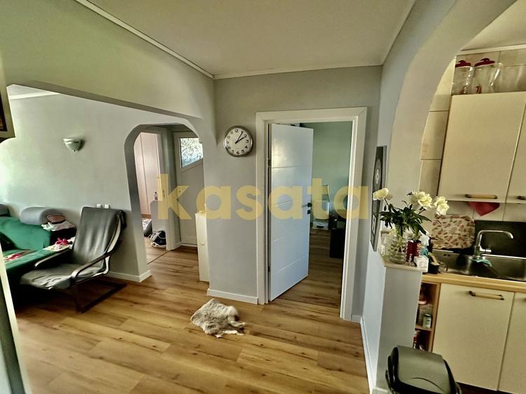 Apartament cu 4 camere decomandat în Aviației