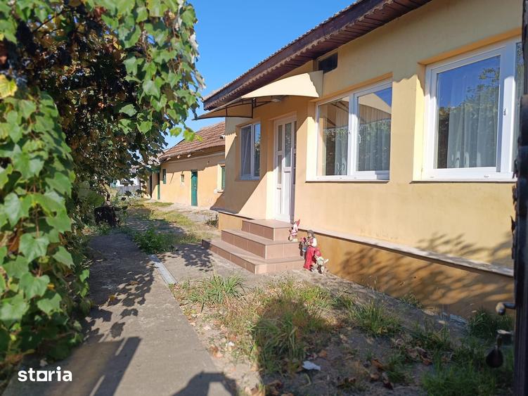 Casă cu 3 camere cu Teren 1100 Mp în Pielești