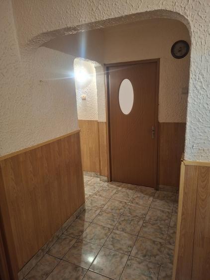 Apartament cu 3 camere decomandat în Prundu