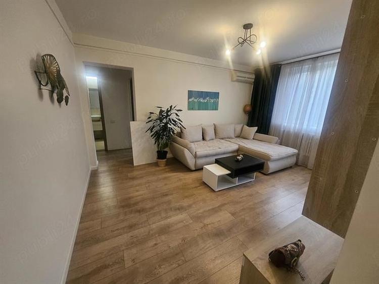 Apartament cu 3 camere semidecomandat în Dristor