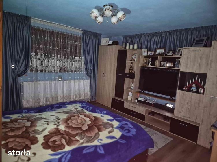 Casă cu 5 camere cu Teren 1000 Mp în Lerești