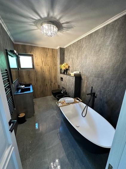 Casă individuală cu 5 camere cu Teren 800 Mp în Exterior Est