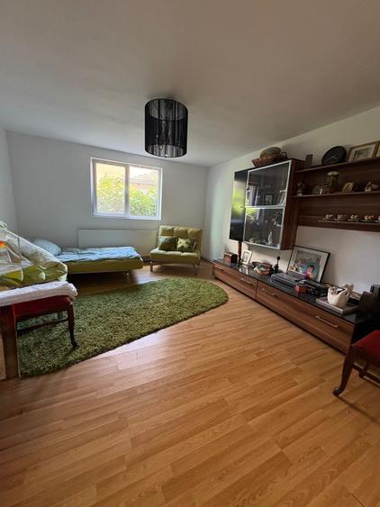 Casă cu 4 camere cu Teren 260 Mp în Brătianu