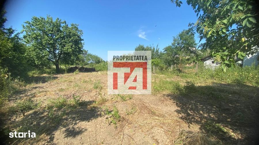 Casă cu 2 camere cu Teren 2300 Mp în Central