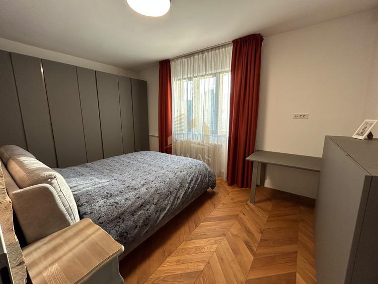 Apartament cu 4 camere circular, mobilat în Central