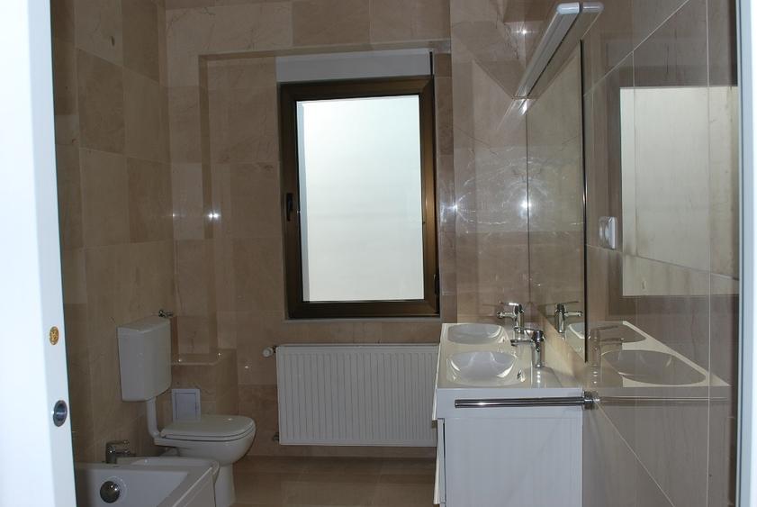 Casă individuală cu 5 camere cu Canalizare în Primăverii