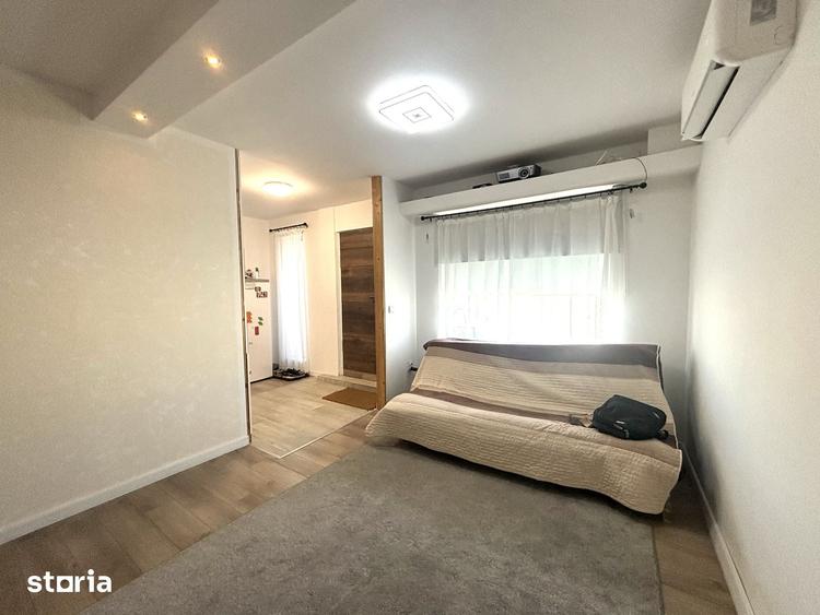 Casă cu 8 camere cu Teren 744 Mp în Nojorid