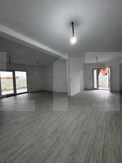 Casă cu 4 camere cu Teren 650 Mp în Peciu Nou