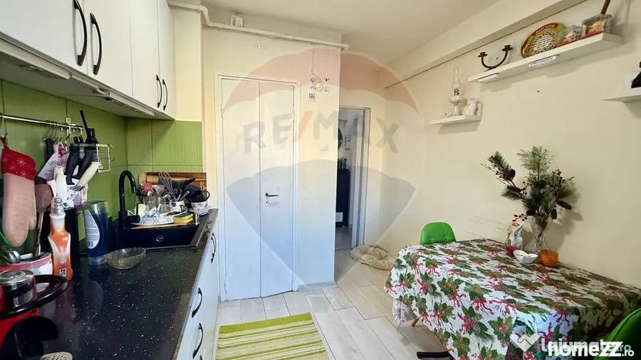 Apartament cu 3 camere semidecomandat în Central